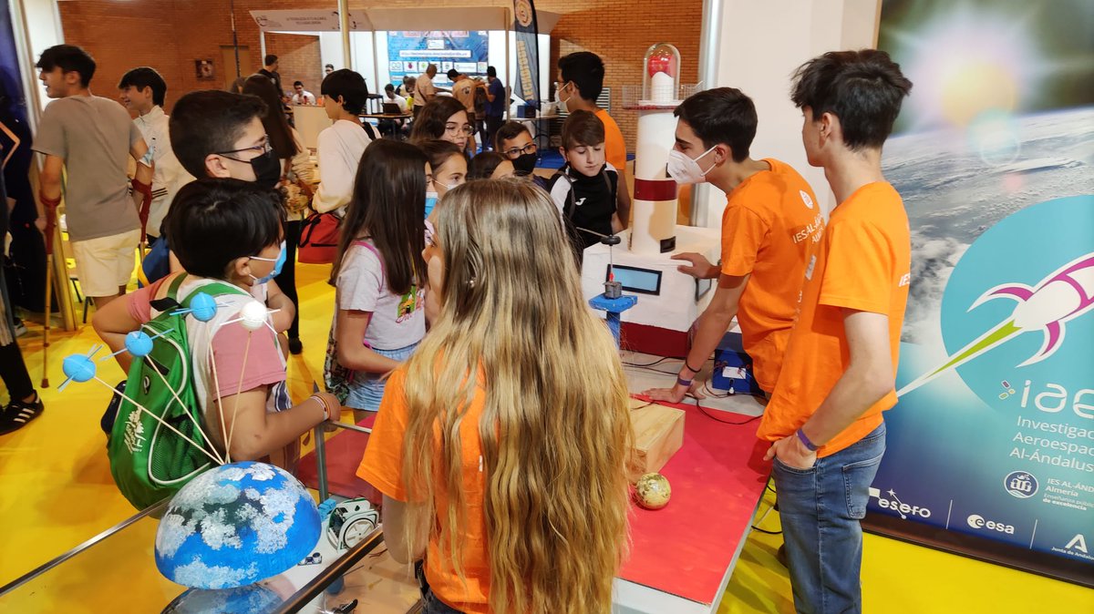 Primer día en #20FeriaCiencia. Una organización perfecta. Disfrutando.