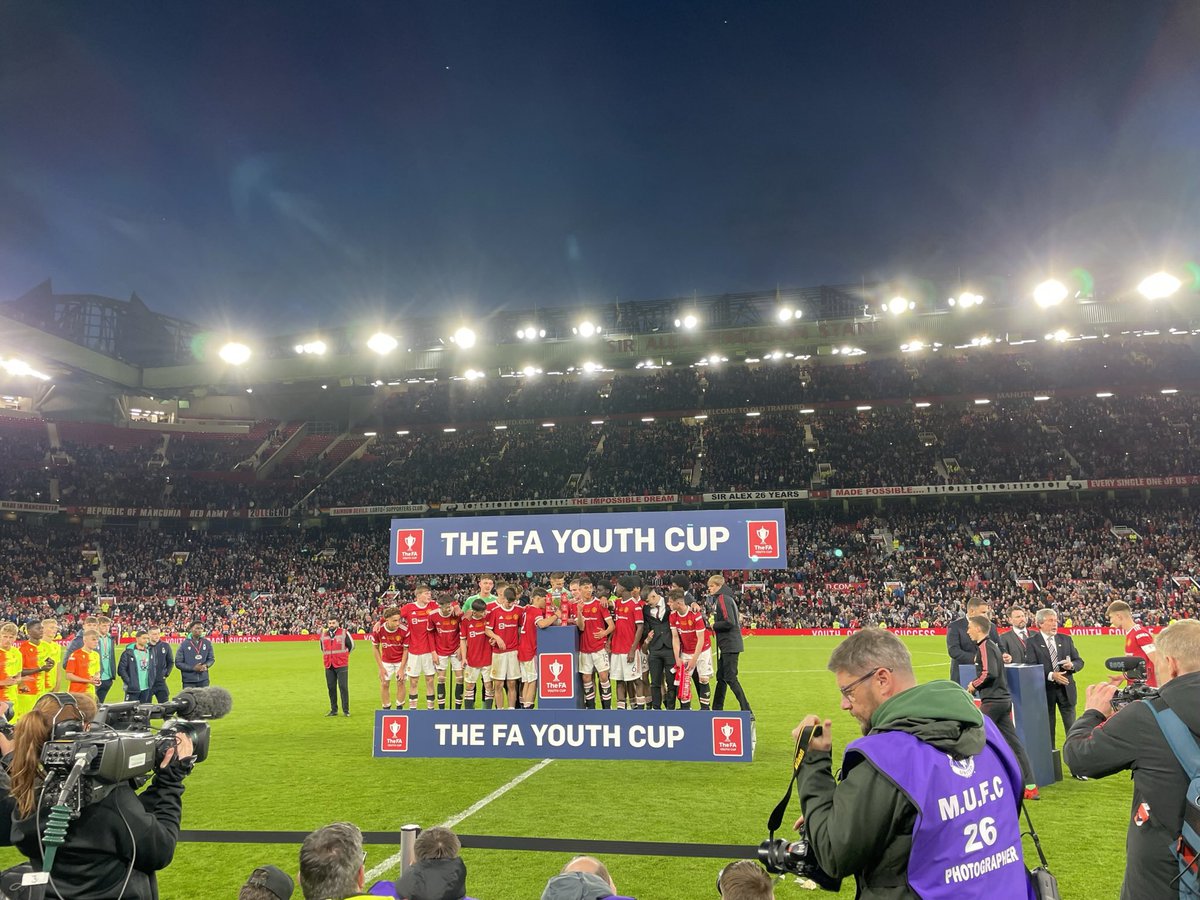 Ben_Ibson's tweet photo. Congratulations to Travis Binnion and his team, #MUFC crowned #FAYouthCup Champions for a record breaking 11th time. 

What a group of players &amp; coaching staff, it’s been a real pleasure to work closely with everyone throughout the season &amp; enjoy the journey.

Class of ‘22 👏🏼🏆👏🏼 https://t.co/ncyePhhOid