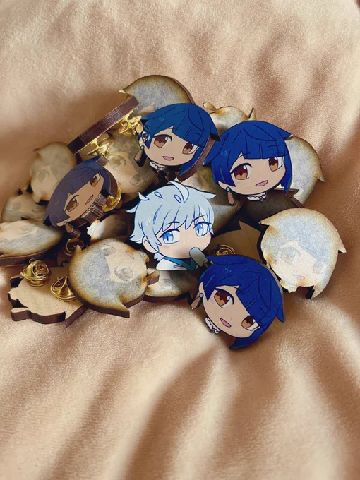 He is surrounded💙❄️ 