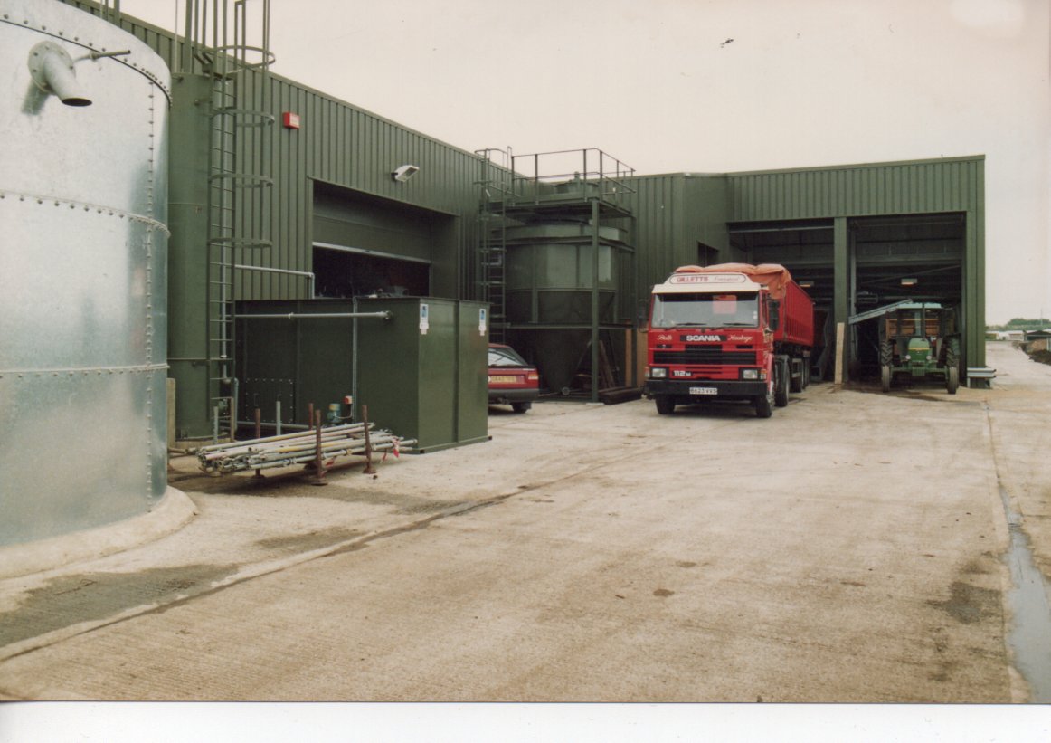 HaithGroup's tweet photo. This water treatment system was installed at RB Organics in 1998 to recycle the carrot wash water 🥕
In '88 the first Red Nose Day raised £15m. Wimbledon won the FA Cup + Fairground Attraction's Perfect was No 1.
#ThrowbackThursday #VegetableHandling #UKEngineering https://t.co/NSBit2c2Wl