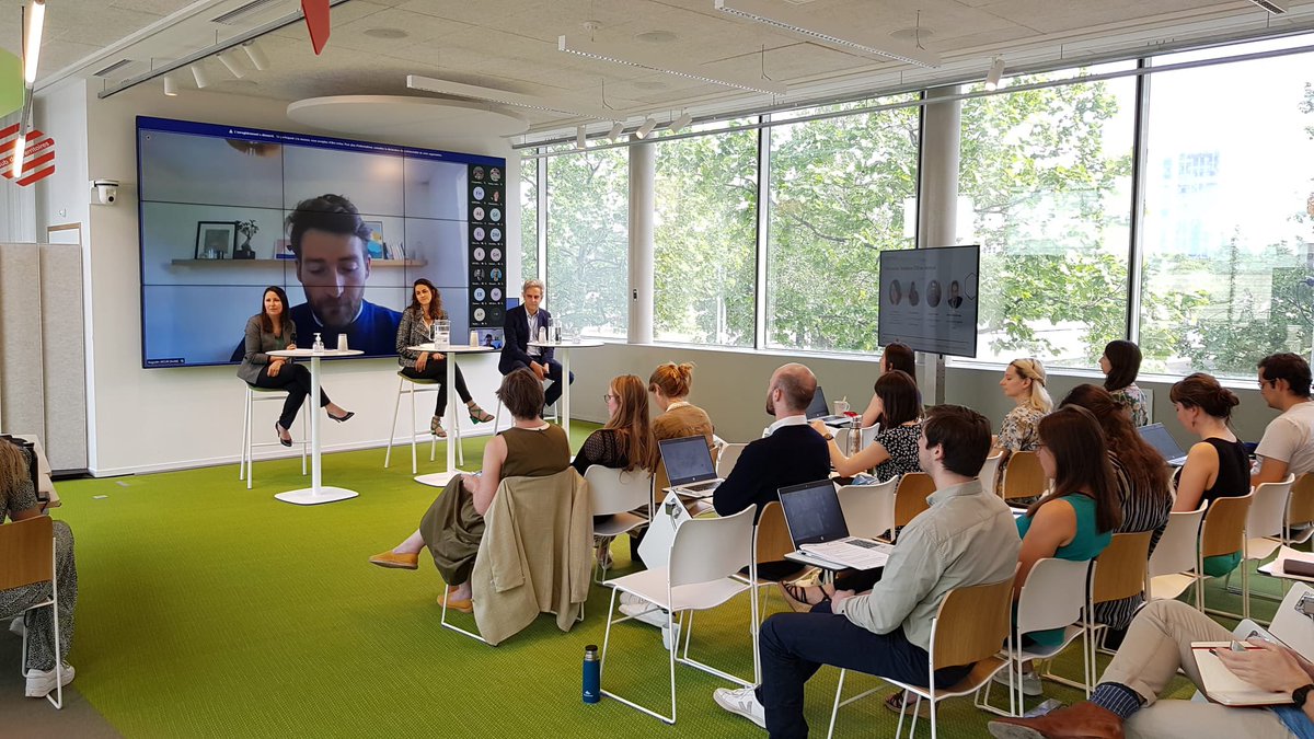 BanqueDesTerr's tweet photo. Ce matin au #HubdesTerritoires : Le #réemploi au cœur des échanges ! ♻️

Avec 5 millions de tonnes de plastiques produits en France chaque année, dont 50% uniquement pour les emballages, le réemploi est un enjeu majeur pour les #collterr. 

#NotreActionESS #ESS https://t.co/8lztvivDjq