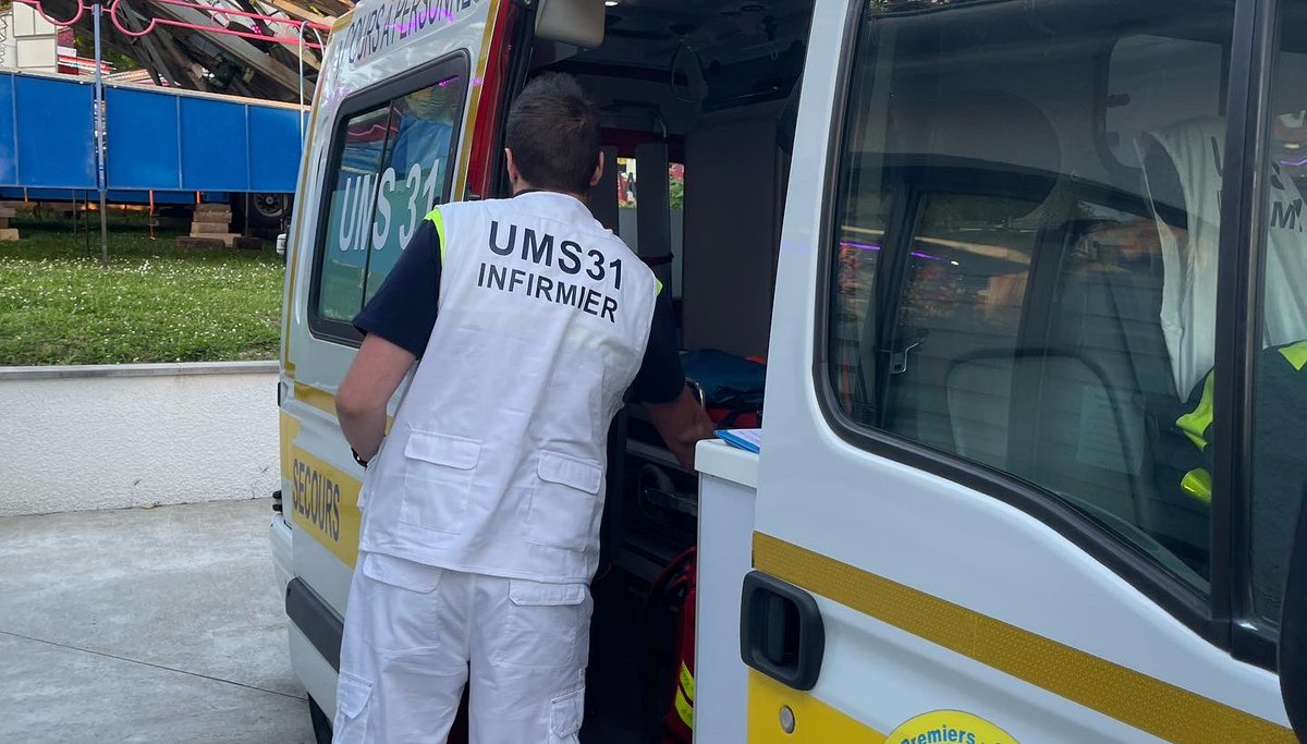 ums31's tweet photo. #journeemondialedesinfirmieres #journeeinternationaledesinfirmieres 

👨‍⚕️👩‍⚕️ Une occasion supplémentaire pour remercier nos infirmier(e)s bénévoles. Au sein de l’association nous les comptons au nombre de 11.
🙏 Merci à eux pour leur engagement. https://t.co/xLcoVGA92T