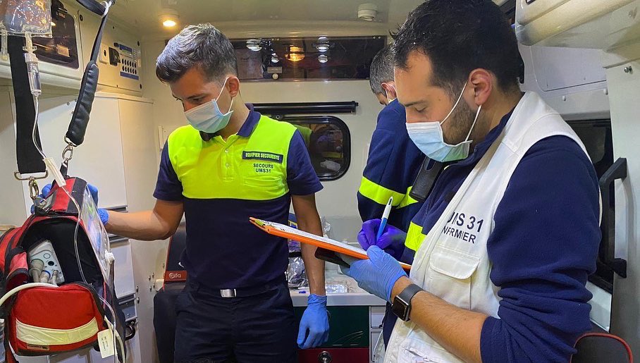 ums31's tweet photo. #journeemondialedesinfirmieres #journeeinternationaledesinfirmieres 

👨‍⚕️👩‍⚕️ Une occasion supplémentaire pour remercier nos infirmier(e)s bénévoles. Au sein de l’association nous les comptons au nombre de 11.
🙏 Merci à eux pour leur engagement. https://t.co/xLcoVGA92T