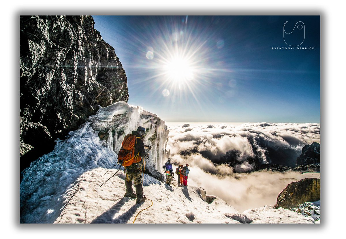 Ssenyonyiderick's tweet photo. Previously on #KenyaVsUganda 

Interesting how a number of Kenyans and a few Ugandans disagreed on Rwenzori photos I posted yesterday that they were not taken from Uganda😳

What do you think could be the cause of this? 

📸: @Ssenyonyiderick https://t.co/1KgNRfh20t