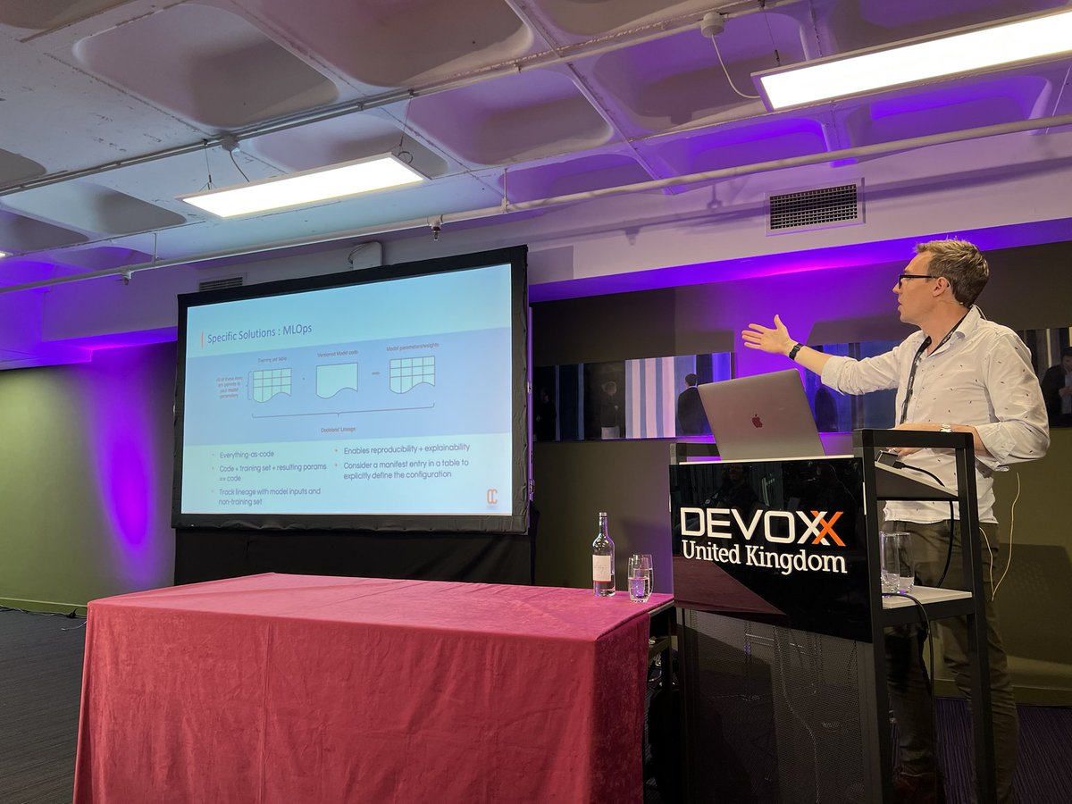 Data Lineage + MLOps @techwob is Tracing data’s DNA 🧬 at @DevoxxUK