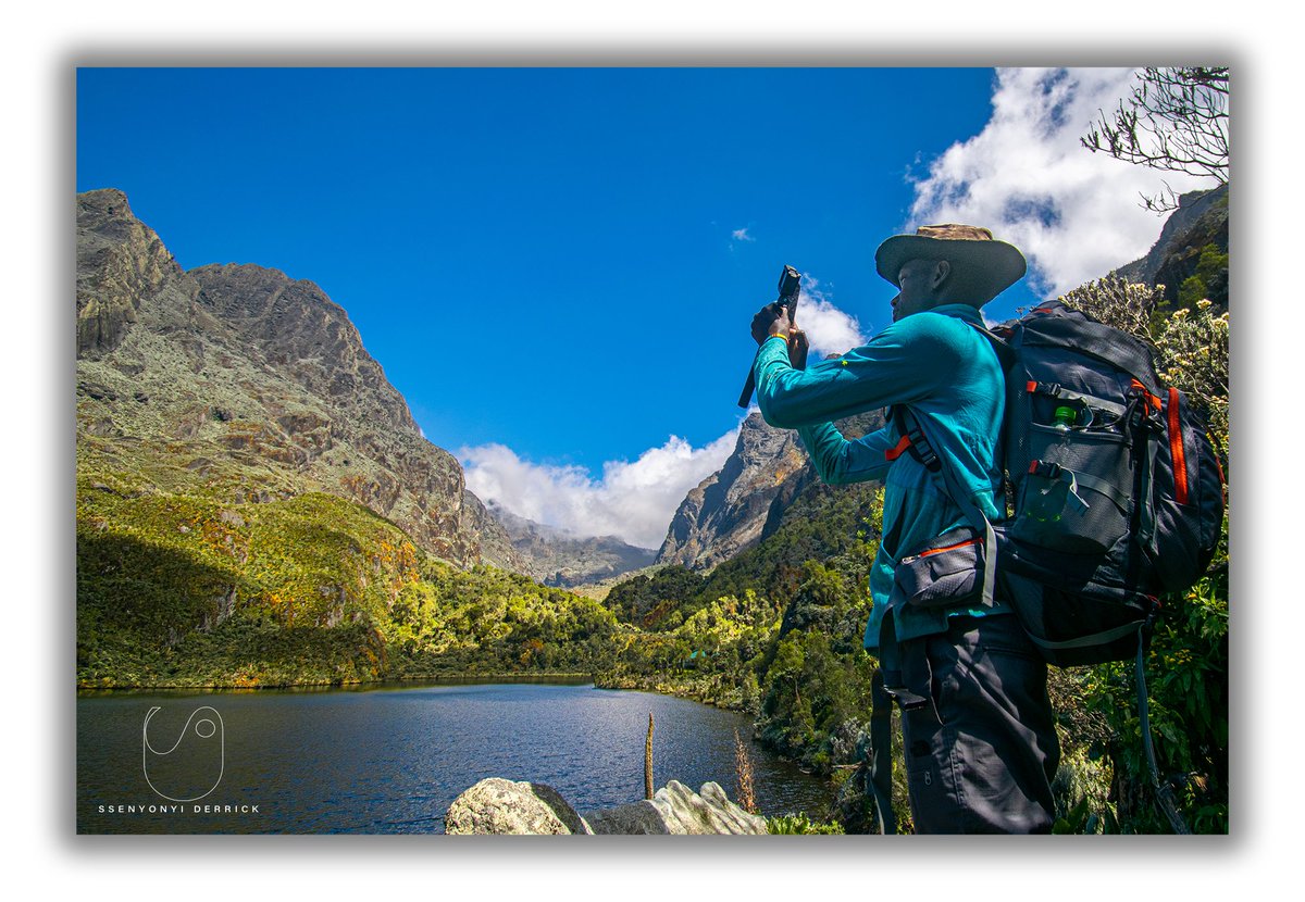 Ssenyonyiderick's tweet photo. Previously on #KenyaVsUganda 

Interesting how a number of Kenyans and a few Ugandans disagreed on Rwenzori photos I posted yesterday that they were not taken from Uganda😳

What do you think could be the cause of this? 

📸: @Ssenyonyiderick https://t.co/1KgNRfh20t