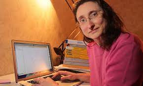 La prof.ssa #ChiaraDeFabritiis è tra le autrici di una storia che ha per protagonista #MaryamMirzakhani (1977-2017), prima donna a ricevere la #medagliaFields. La storia è presentata qui umi.dm.unibo.it/2022/04/21/may… e qui comicsandscience.it/prodotto/the-m…