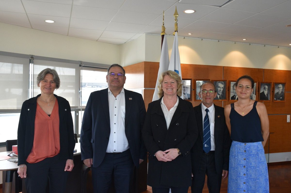 FranceOlympique's tweet photo. Ce matin, à la Maison du Sport 🇫🇷, @BrigitHenriques, présidente du #CNOSF, a rencontré @C_Babonneau, président @laFSCF, Fabienne Venot, DTN FSCF et Gérard Briaud, secrét. gén. FSCF. Ils ont échangé sur le fonctionnement, les actions, les enjeux et les projets menés par la #FSCF. https://t.co/McmeHeIMp7