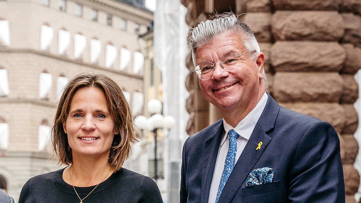 (M) utrikespolitik tweet media