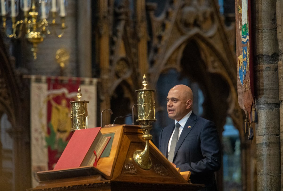FNightingaleF's tweet photo. 📸 Some absolutely stunning photos from the #FNCommemorationService2022 yesterday afternoon @wabbey 

#TeamFlorence🤍 @westwood_greta @sajidjavid @DHSCgovuk 

Picture credit Dean and Chapter of Westminster https://t.co/T2xHXWB9BL