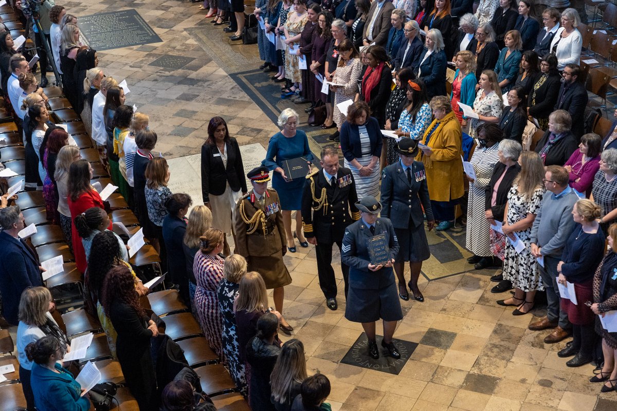 FNightingaleF's tweet photo. 📸 Some absolutely stunning photos from the #FNCommemorationService2022 yesterday afternoon @wabbey 

#TeamFlorence🤍 @westwood_greta @sajidjavid @DHSCgovuk 

Picture credit Dean and Chapter of Westminster https://t.co/T2xHXWB9BL