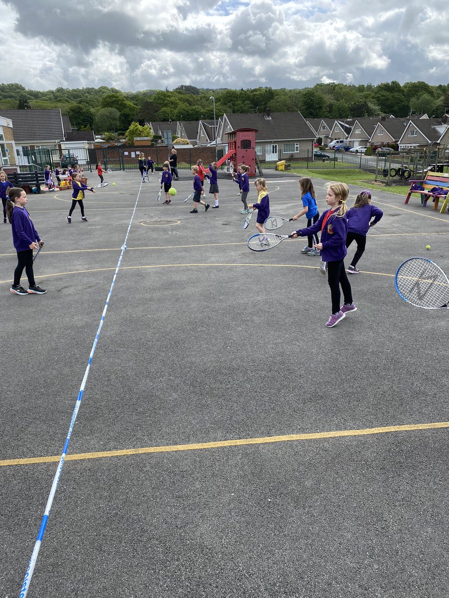 BryncochCiW's tweet photo. Dosbarth Buttercup have been enjoying this weekโs PE lesson learning and improving their tennis skills with some great activities and fun ! #fitandactive #healthyandconfident @BryncochCiW https://t.co/weWxSJWgVa
