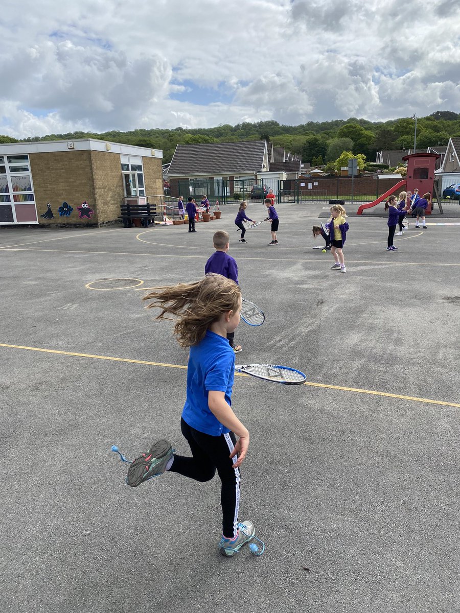 BryncochCiW's tweet photo. Dosbarth Buttercup have been enjoying this weekโs PE lesson learning and improving their tennis skills with some great activities and fun ! #fitandactive #healthyandconfident @BryncochCiW https://t.co/weWxSJWgVa