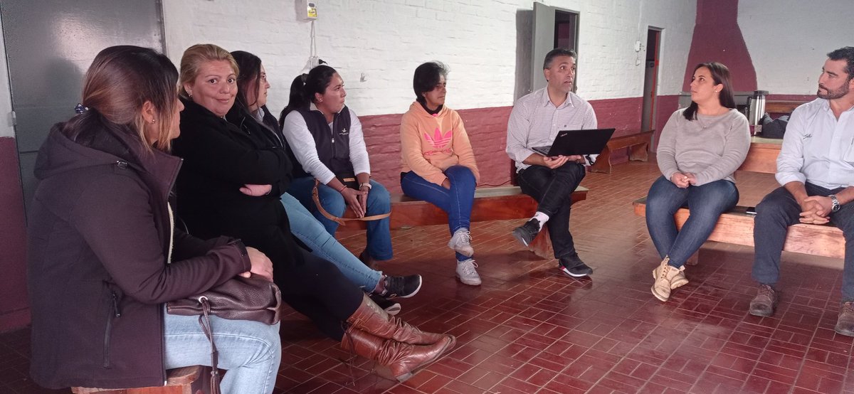 nancymontesde's tweet photo. Reunión de ajustes para el curso de producción ovina para mujeres rurales en el marco del Plan Nacional de Genero, DGDR/MGAP, Inefof y Sul, en Puntas de Valentín, Salto, https://t.co/cC3o1n7DTI