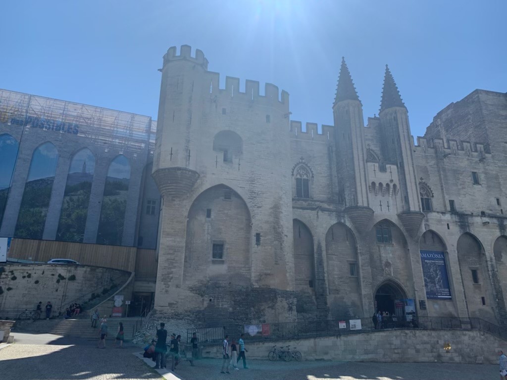 CE_CEPAC's tweet photo. #Vitibanque 🍇 | La @CE_CEPAC est présente et soutient le colloque @VBiodiversite au Palais des Papes, à @avignonville 📢 En tant que banque utile et engagée pour accompagner la transition écologique, nous apportons conseils et expertise en partenariat avec @Eco_Energie 🌱 https://t.co/YTxuHw2jMS