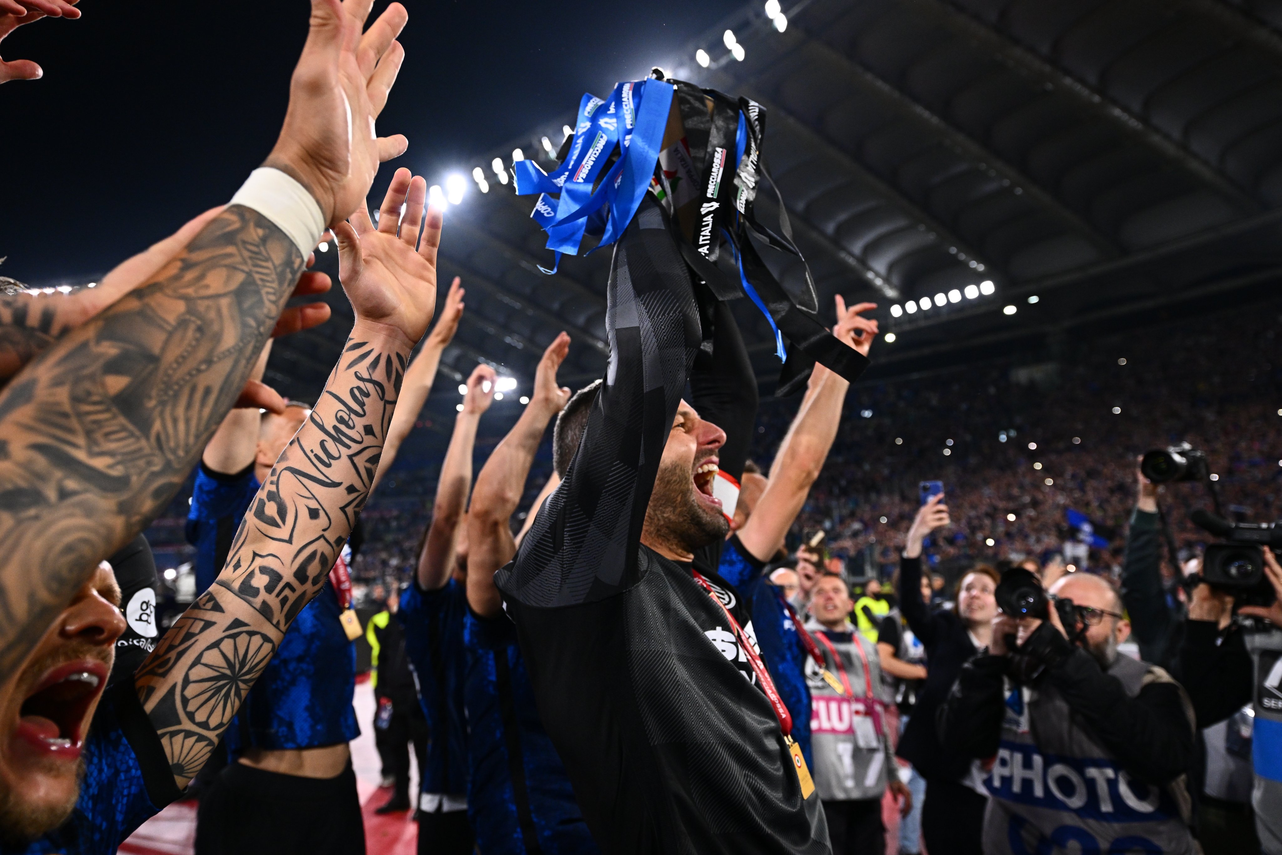 Inter Milan wins Coppa Italia since 2011 after coming from behind to beat Juventus