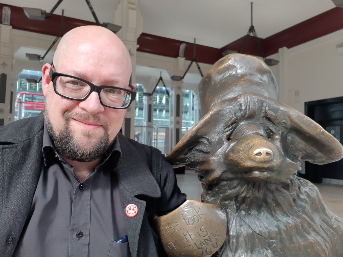 UniKentProc's tweet image. First in person meeting with @supc_uk in over 2 years! Train was late so found a friendly face at the station.