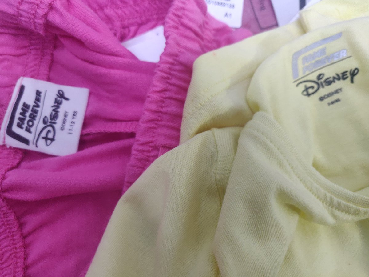 madhurimac's tweet photo. @AJIOLife The item was for 7-8 years. You really think the size of the lowers in pink (11-12 years) was in order???? please recheck!!..Am appalled that you are not even aware that you sent across a wrong size. Pic attached. 
@vineethnair8 @BandBajaateRaho https://t.co/XHDoIzRoAh