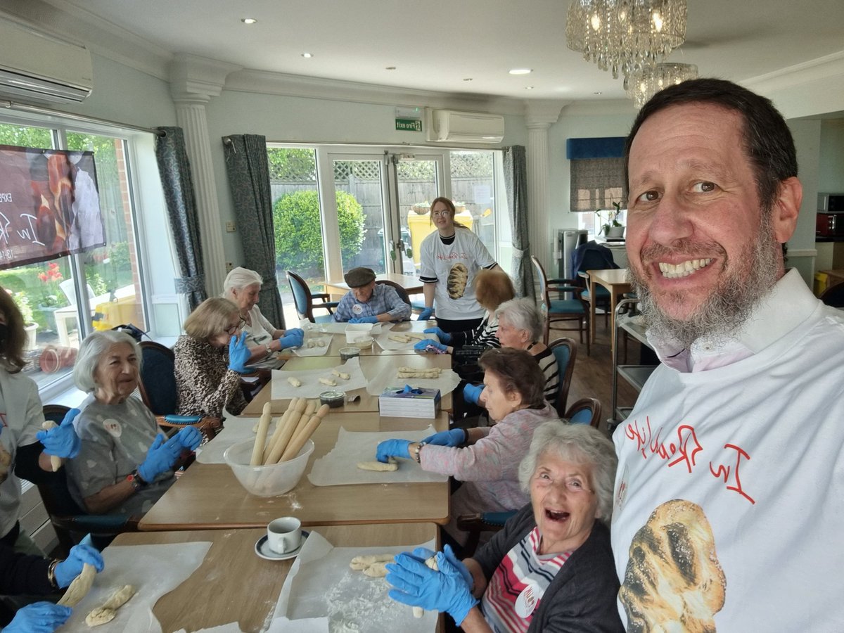 Yitzchak Schochet tweet media