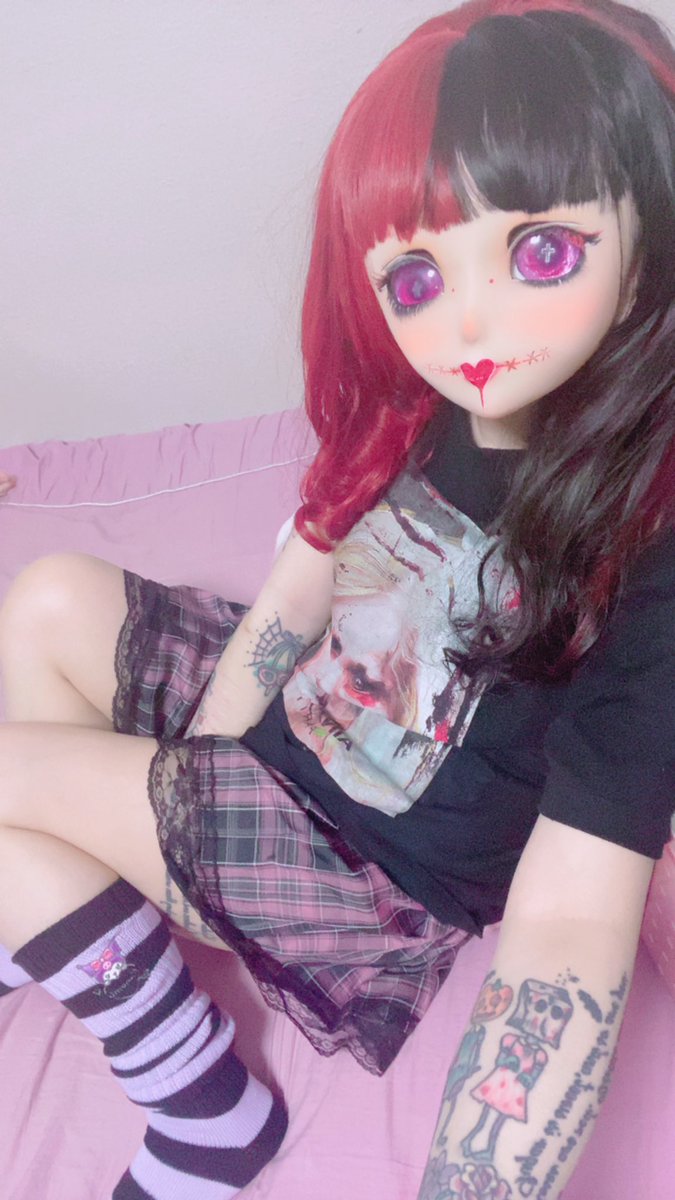 zombie_spooky's tweet photo. はじめまして💜
ぴぃたんまま(@pipipipitannnnn )から産まれましたぞんびちゃんに憑依しちゃうその名の通り憑依と申します😈
よろしくだもし

#むに面
#むにむに製作所
#dolling
#ドール面
#タトゥー https://t.co/7upqkdcDbv