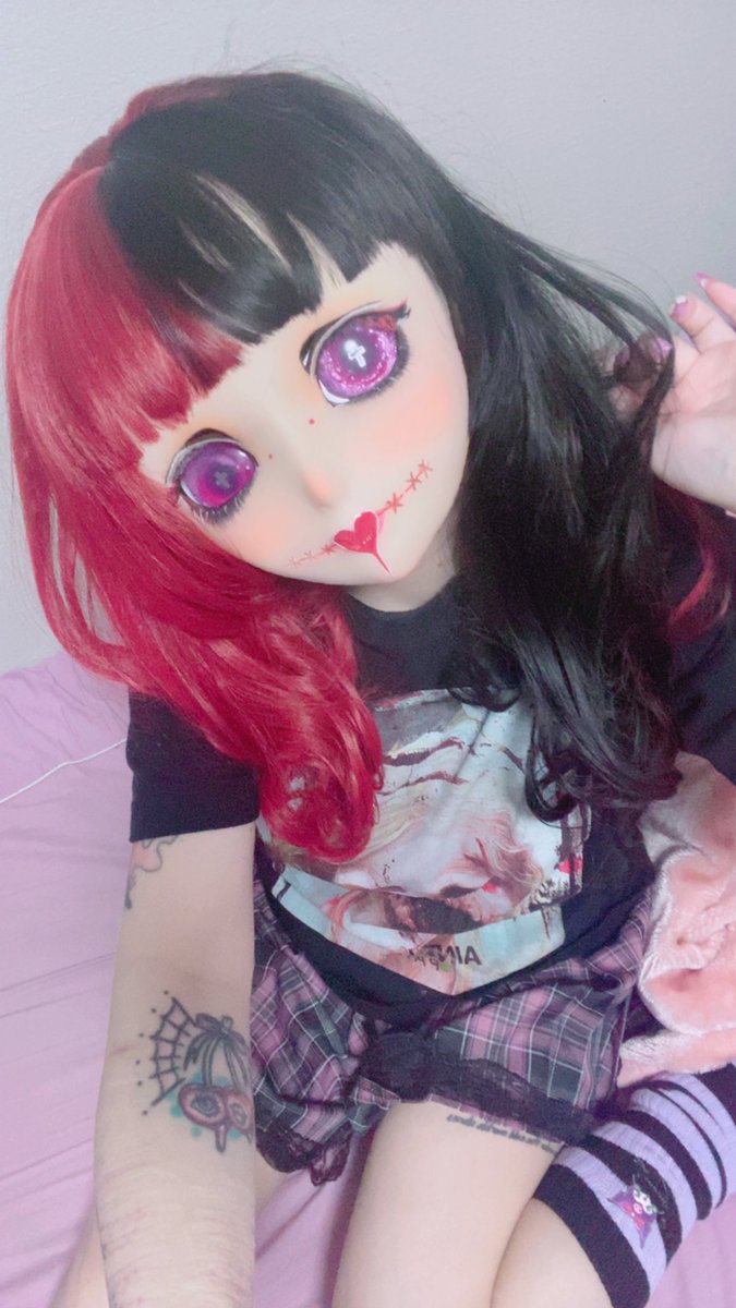 zombie_spooky's tweet photo. はじめまして💜
ぴぃたんまま(@pipipipitannnnn )から産まれましたぞんびちゃんに憑依しちゃうその名の通り憑依と申します😈
よろしくだもし

#むに面
#むにむに製作所
#dolling
#ドール面
#タトゥー https://t.co/7upqkdcDbv