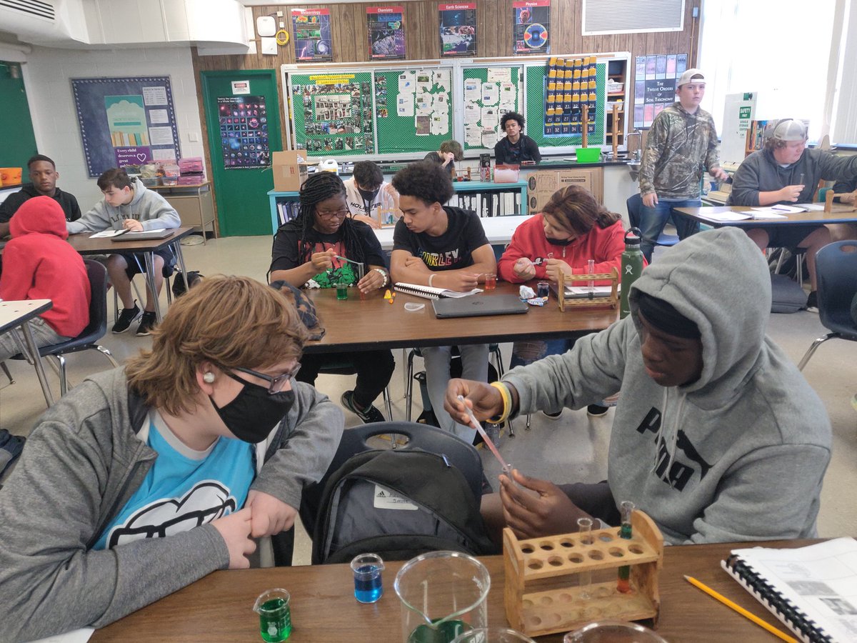 Medora_B's tweet photo. My @eah_eagles are learning about the ocean this week. They figured out my density challenge faster than any class yet. Don't believe the hype that this generation doesn't have problem solving skills. #ABSS #ProudToBePublic https://t.co/Q2l73cPPOM