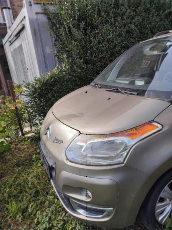 Drazbe_Finance's tweet photo. Citroen C3 picasso. Izkl.cena=3.000 evrov. https://t.co/917sB7v9rw https://t.co/UwsdiQBTXj