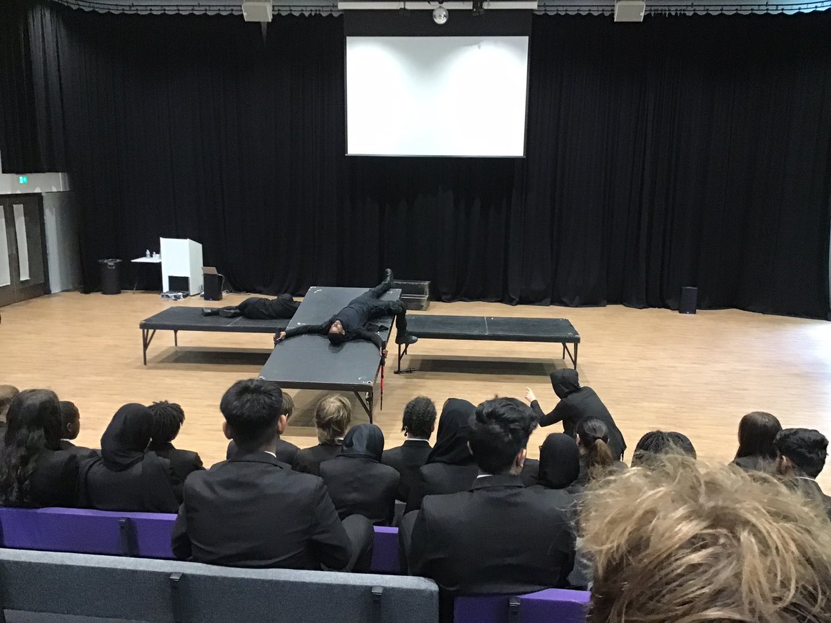 Absolutely LOVED <a href="/CleverTheatre/">Box Clever</a> ’s performance of Macbeth this morning! What an amazing opportunity for year 9 @RSch_class2024 🎭🏰 <a href="/RSch_English/">Roundhay English</a>