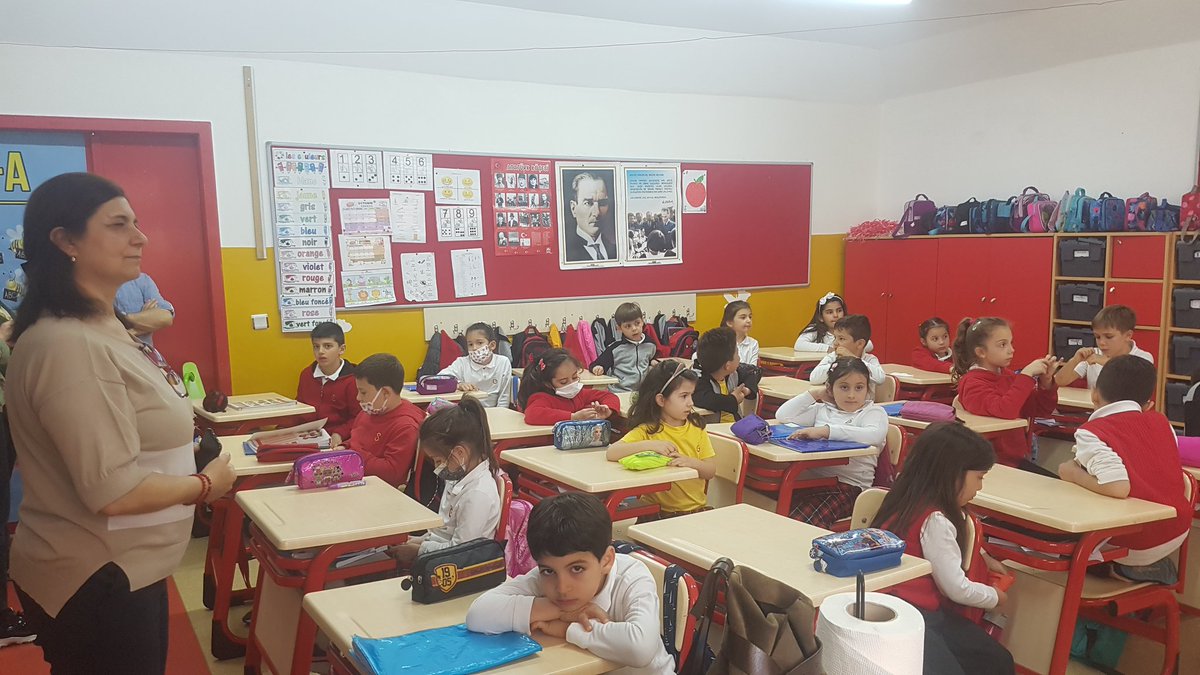 Galatasaray İlkokulu uygulama saatimizde öğrencilerimiz evde aileleriyle yaptıkları etkinliklerin sunumunu gerçekleştirdi.😊
#HarezmiEgitimModeli 
<a href="/istanbulilmem/">İstanbul İl Millî Eğitim Müdürlüğü</a>
<a href="/beyogluilcemem/">Beyoğlu İlçe Milli Eğitim Müdürlüğü</a> 
<a href="/hnnbagci/">Hüseyin BAĞCI</a>