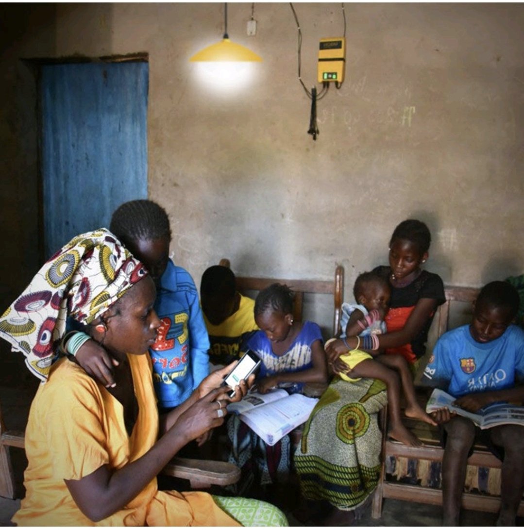 Dans un contexte de pauvreté énergétique, ce sont les premiers KWh qui ont l’impact le plus significatif sur les conditions de vie des familles. Et donc des femmes. #energyaccess #genderequality #ODD7 ©photo @MoonBordeaux