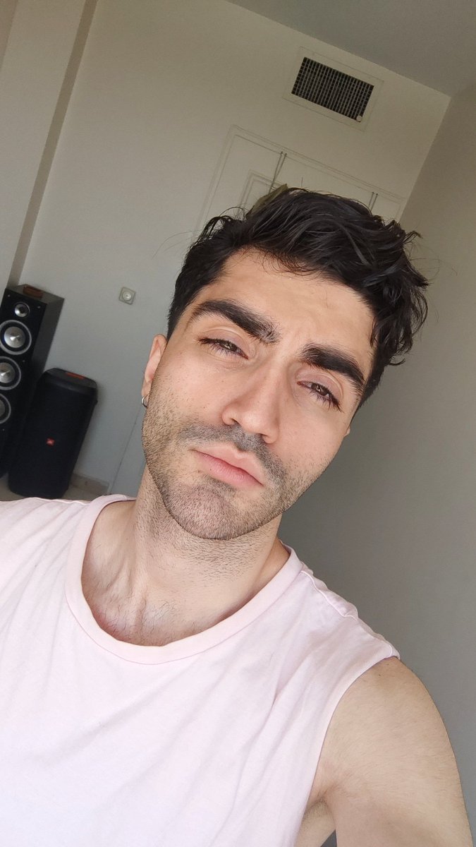 Ehsase javooni mikonm az vaghti sigar nemikesham