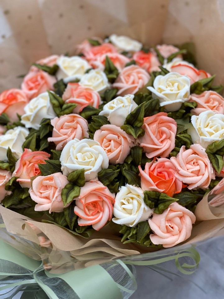 Peaches and cream 
#cupcakes #cupcakebouquets #cakeart #prettypretty #SBS #QueenOf #WOW  #HandmadeHour #buttercream #tenterden #frosting #smallbusiness #wedding #sbs #SmartSocial #cupcakes 
taylormadecakecourses.co.uk