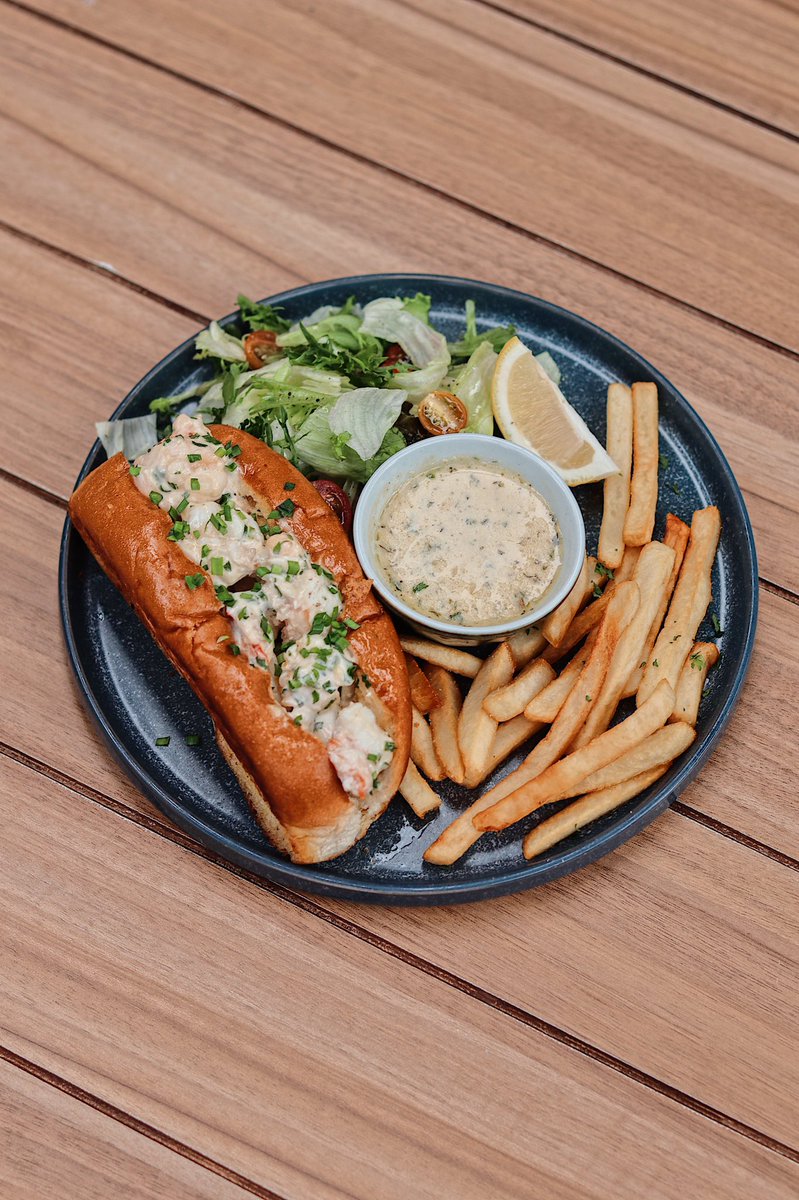 andragulacakery's tweet photo. Lobster roll ? say whatttt https://t.co/PBuiXrayfa