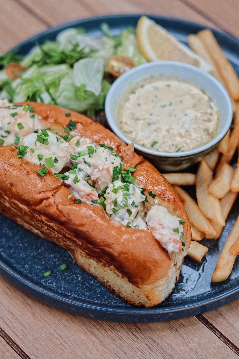 andragulacakery's tweet photo. Lobster roll ? say whatttt https://t.co/PBuiXrayfa