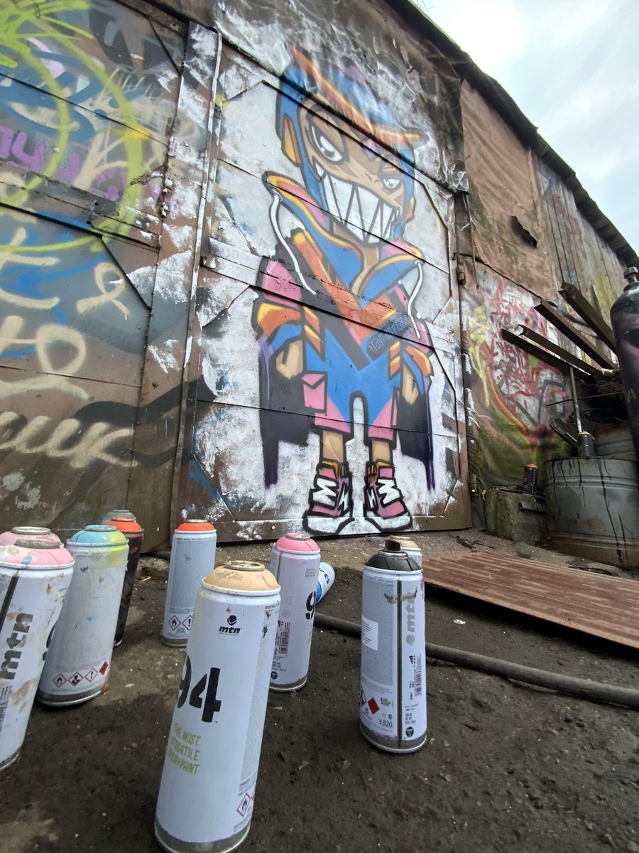 Frayman_1063's tweet photo. @KarafuruNFT @HYPEBEAST @atmos_tokyo @atmos_usa sooo exciting!!! 
Please rate my graffiti for you🙂 https://t.co/fzMnbahzsv