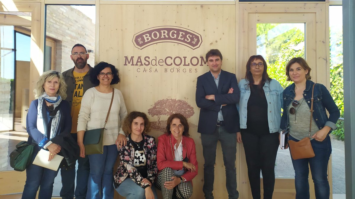 cc_urgell's tweet photo. ☑ Reunió de treball de tècniques i tècnics de turisme de l’Urgell a l’espai Mas de Colom de #Tàrrega.
➕ Valoració positiva de les accions i projectes que s’estan duent a terme a la comarca.
#turismeurgell #urgell #masdecolom #adnLleida #aralleida #verdu #agramunt #bellpuig https://t.co/j9uUdpGPVq