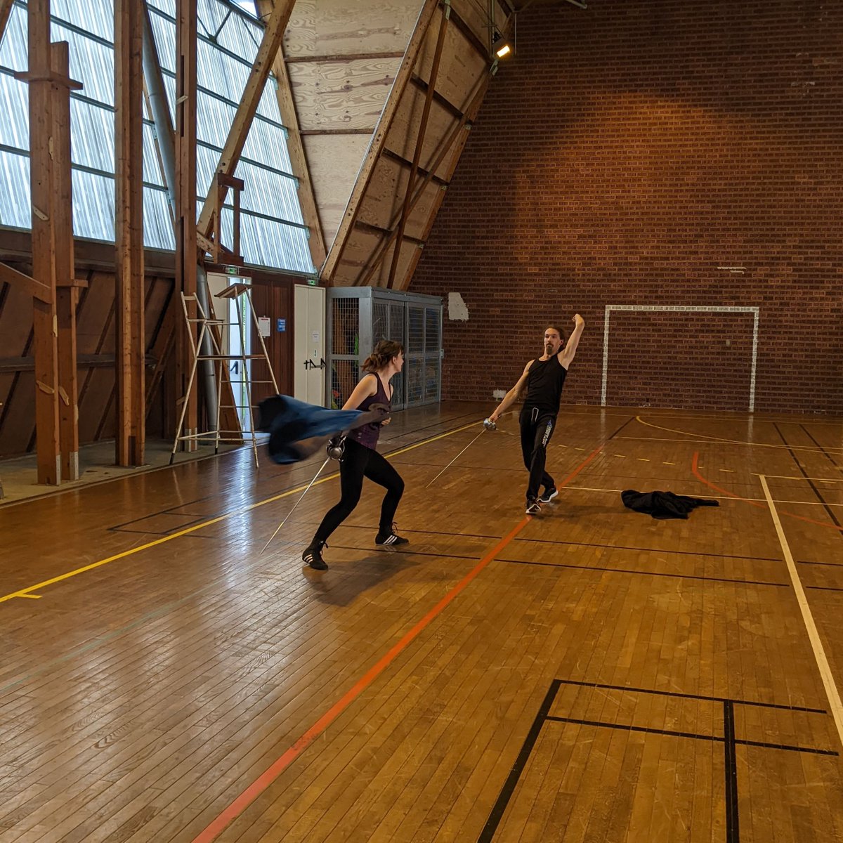 RecEscrime's tweet photo. Le stage "Avec Panache !" c'était le WE dernier, et c'était génial. 🔥
Merci à nos quatre éducateur·rice·s pour les exercices, à notre animateur pour les échauffements, et aux stagiaires pour leur participation et bonne humeur. Quel panache ! https://t.co/33HbYLp8wh