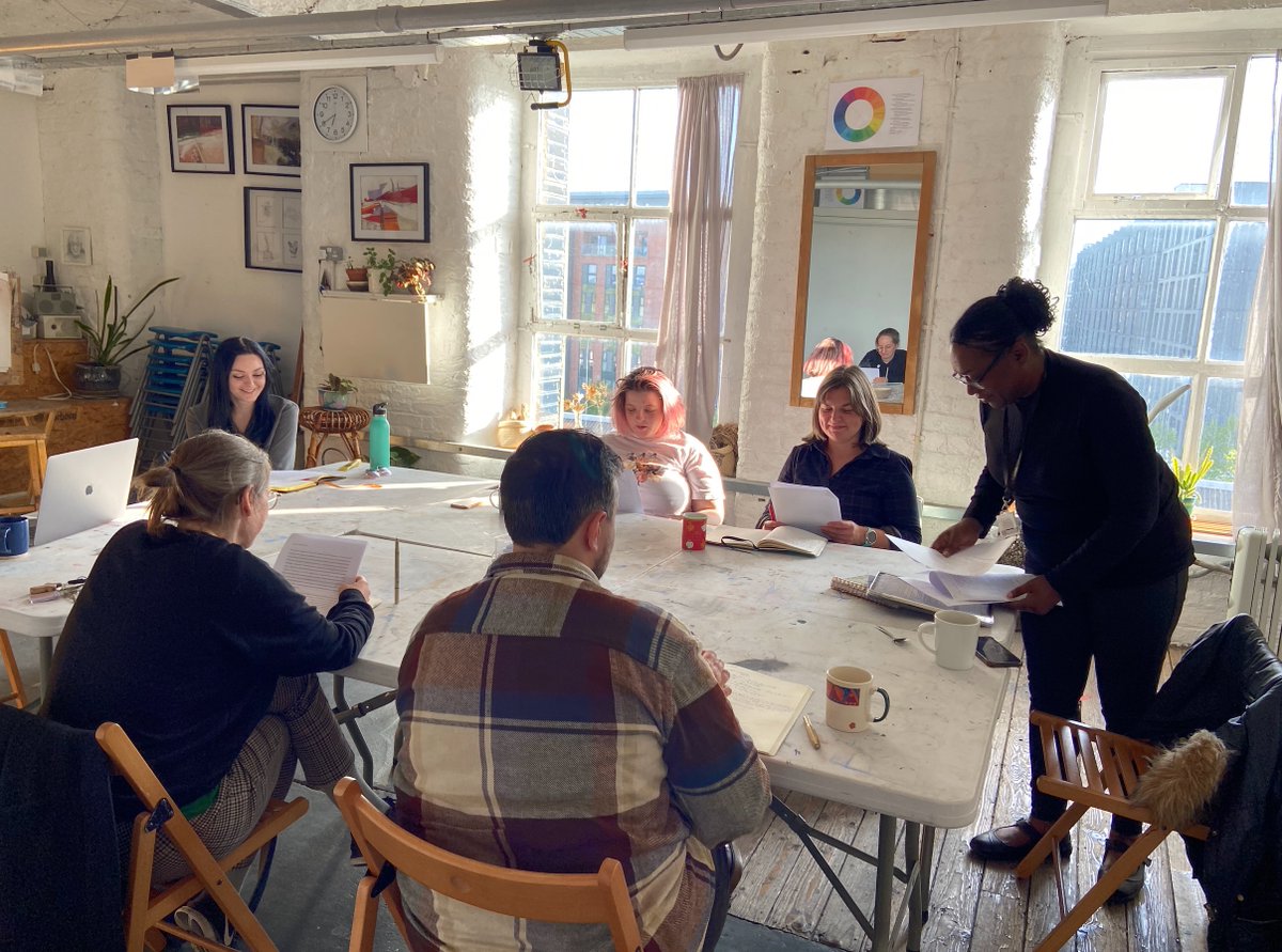 commapress's tweet photo. Congrats to our #ManchesterShortStory writers on completing their 6-month course w @karline_smith! 🌟

If you fancy putting pen to paper we have TWO NEW COURSES running next month at @HPBCLeeds w @DevaneEmily  +  ONlLINE @MrGeetsRomo 🤟

SIGN UP here: https://t.co/E9AHxb0ruj https://t.co/kvxWvPRZQf