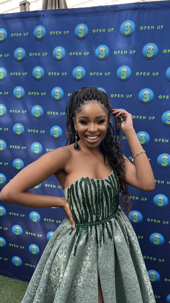 TomiRikhotso's tweet photo. Palesa Tembe rocking Tomi R 💚😍 https://t.co/P25Nu0LPOV