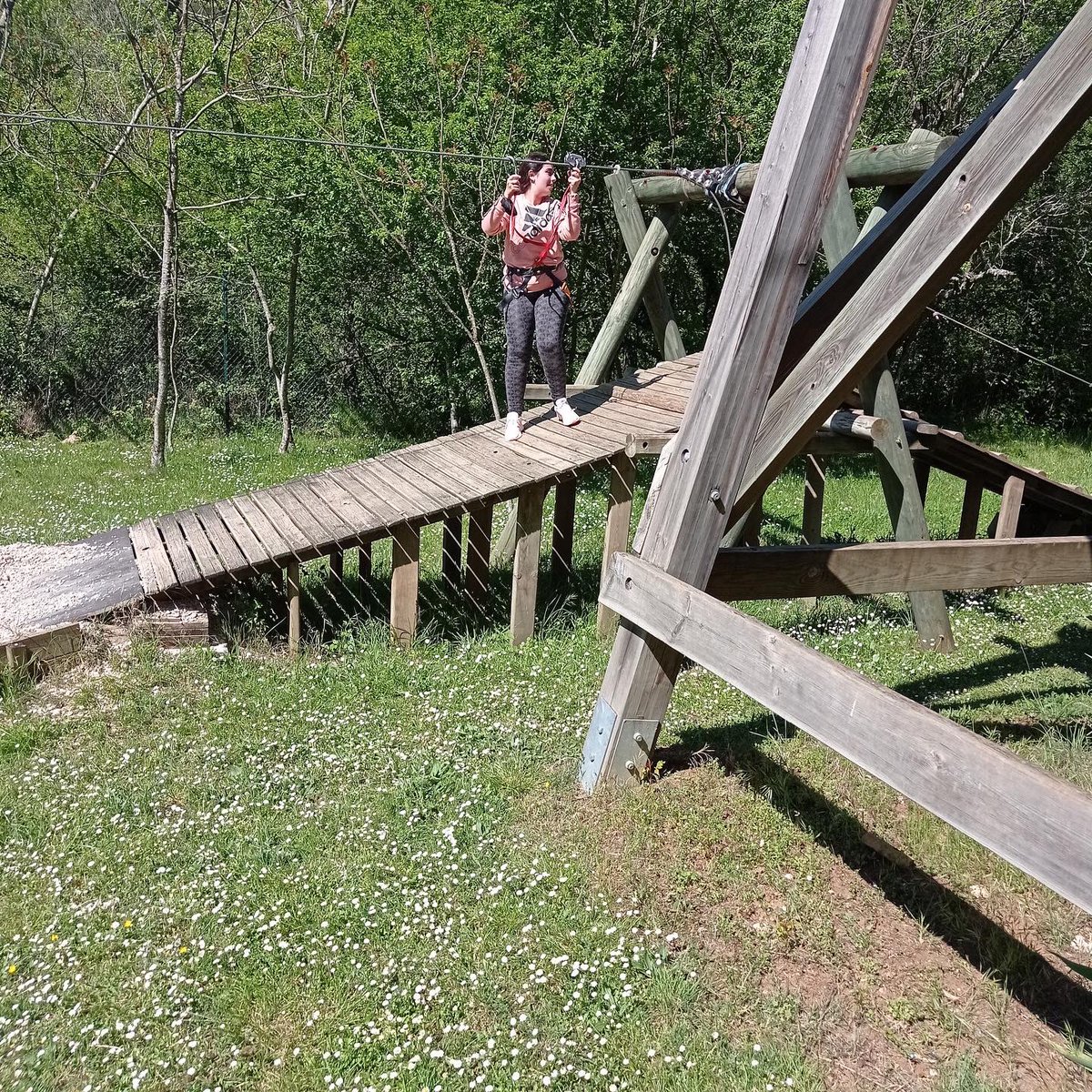 Urola_Ikastola's tweet photo. Aste honetan DBH 3ko ikasleak Sobronen izan dira, bi talde eta egunetan banatuta. Ikasle guztiek abentura parkea eta kayak-a landu zuten. Gero, aukeraren arabera, batzuk Paintball-ean aritu ziren, beste batzuk Padel Surf egiten zuten bitartean. #ikasleakprotagonista #dbh3 #sobron https://t.co/5TF6ElRcr0