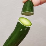 きゅうりの味をワンランクアップさせる方法 へたを落として切口をこすって白い液体を出す Togetter
