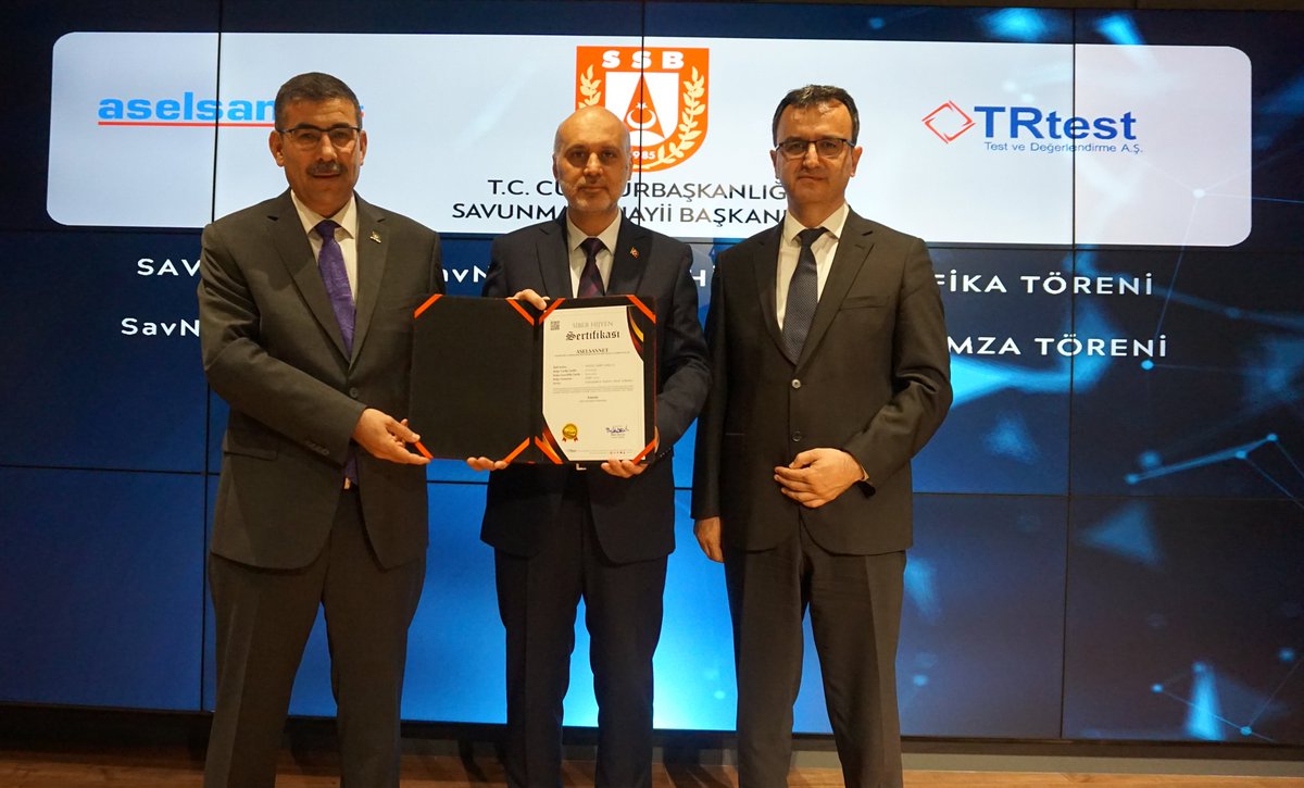 1️⃣ Savunma Sanayii Başkan Yardımcısı Sayın Mustafa Murat ŞEKER ve TRTest Genel Müdürü Sayın Bilal AKTAŞ'ın katılımları ile   Savunma Ağı (SavNET) Siber Hijyen Sertifikası Türkiye'de ilk ve tek olarak şirketimize tevdi edilmiştir. 👏👏🇹🇷