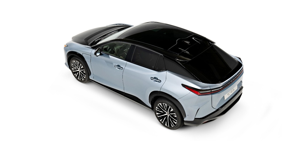 LexusUK's tweet photo. The spindle grille evolves into the spindle body with the all-new, all-electric #LexusRZ. Like it? https://t.co/NmXkVYoAtd