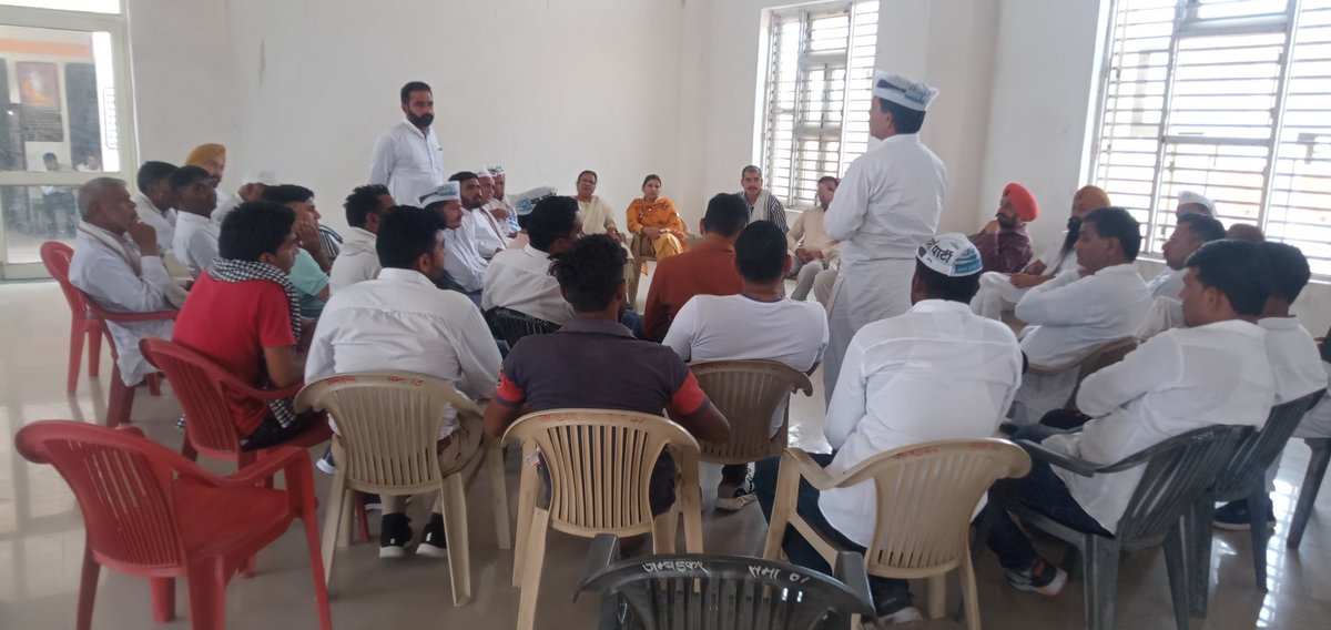 ISUKHDEVNAIN's tweet photo. आज विधानसभा नरवाना की मीटिंग में साथियों को सोशल मीडिया के महत्व और उसके इस्तेमाल करने की जानकारी साझा की। सभी को @AAP4Jind व @AAPHaryana का पेज व अन्य प्लेटफार्म पर साझा की जानकारी को आगे शेयर करने के लिए भी प्रेरित किया।
@lambavivek @DrSushilKrGupta @Tanwar_Indian https://t.co/7gBZk5Ldpv