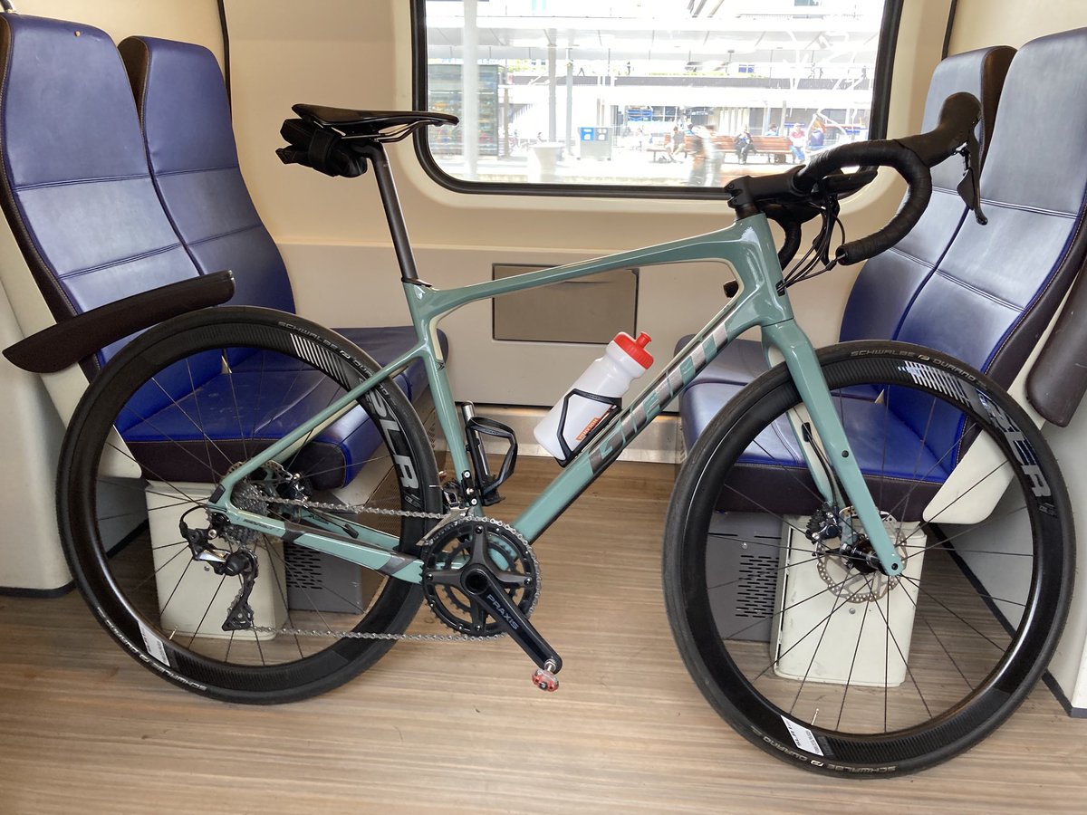 Stefclement's tweet photo. Met de #ns op weg naar ‘s Hertogenbosch om aan te sluiten bij het ⁦@LaVueltaHolanda⁩ peloton! Vanavond aankomst op Neude ⁦@Utrecht⁩ #vamos #partofyourride 100 dagen voor de start @lavuelta https://t.co/8tFPruommD