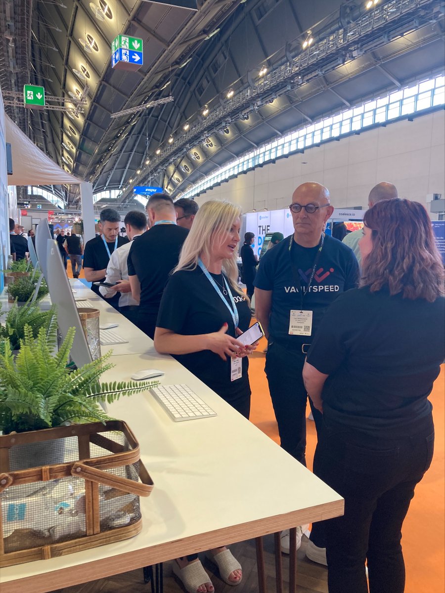 Domotalk's tweet photo. Did you catch Domo at the ‘Great power brings great responsibility: balancing data socialisation and governance’ session?
If you missed out, don’t worry! Come meet the team at stand 130 to learn more 👋
#BDWF22 #ModernBI #NURMITEUCH #MEETBACKBETTER https://t.co/rHxwxZPX1y