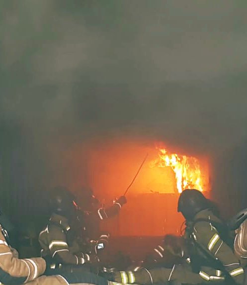 Plumbley11's tweet photo. Demo burn today for Red squad of T1/22 🔥 learning about fire development and seeing the practical side of fire science. Always great seeing our passionate @HIWFRS_LandD trainers do their thing 🔥 #BAteam #Fire #Decon #FireScience https://t.co/qVgDCMZl9T