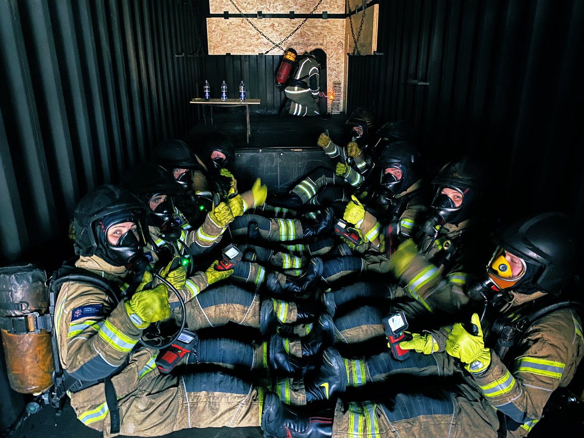 Plumbley11's tweet photo. Demo burn today for Red squad of T1/22 🔥 learning about fire development and seeing the practical side of fire science. Always great seeing our passionate @HIWFRS_LandD trainers do their thing 🔥 #BAteam #Fire #Decon #FireScience https://t.co/qVgDCMZl9T