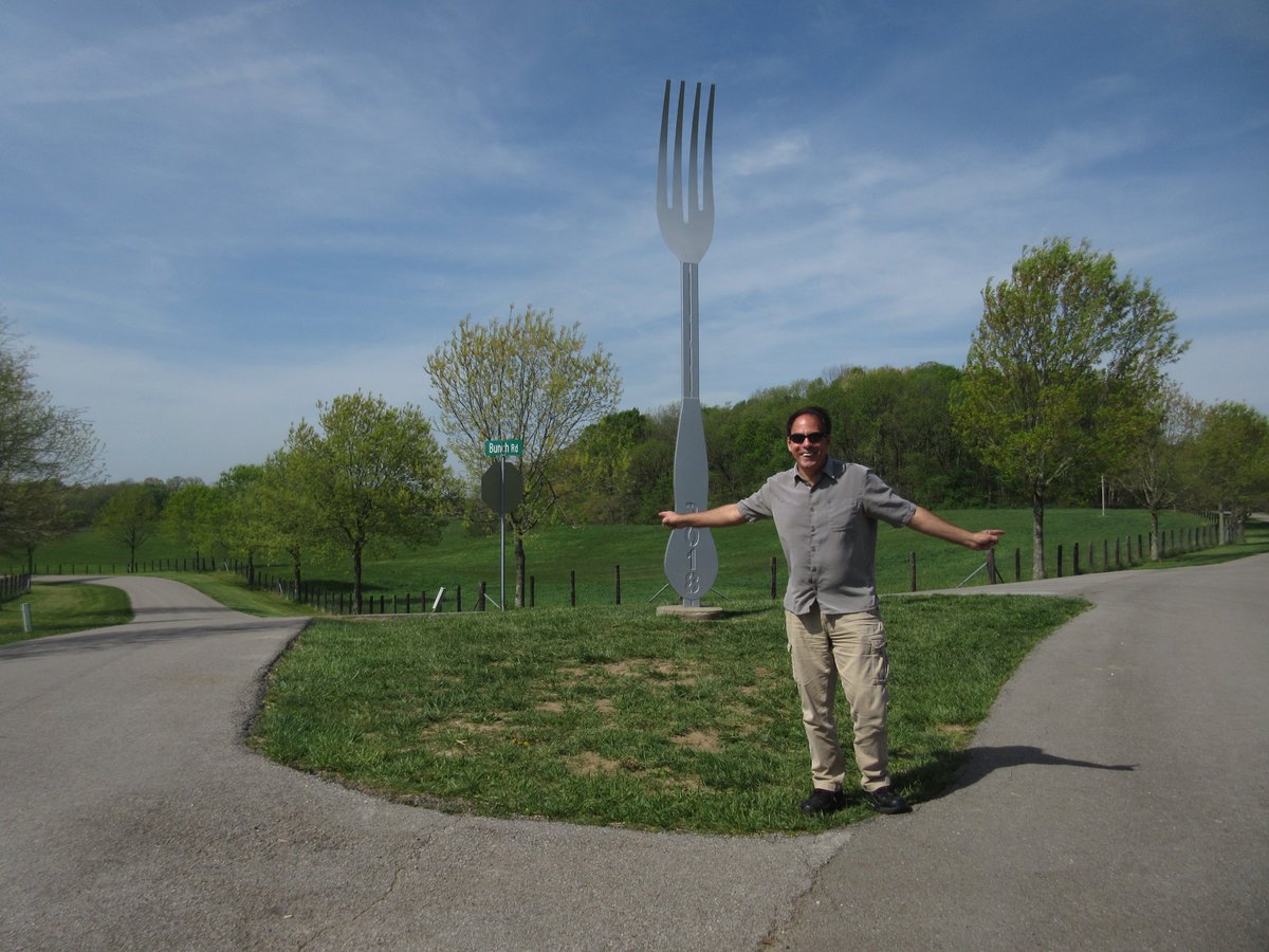 5/12 Anniversary of the birth of Yogi Berra  "When You See A Phork In The Road, Take It"    One of his many phamous quotes.  Welcome to the giant Phork in the road in Phranklin, Kentucky <a href="/YogiBerraMuseum/">Yogi Berra Museum</a> <a href="/lindsayberra/">Lindsay Berra 〽️</a>