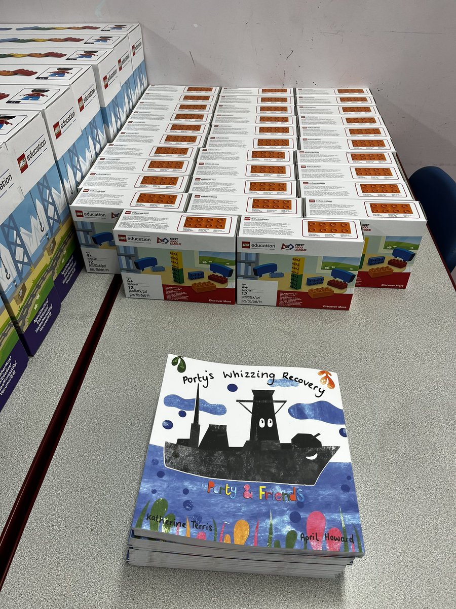 MidCalder_PS's tweet image. We are extremely excited to receive funding from @LEGO_Education! The discover Lego packs look brilliant and we cannot wait to explore! Thanks to #TheInstitutionOfEngineeringAndTechnology! @WL_STEM #Lego @LEGO_Group